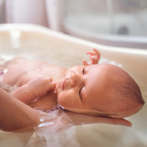 A Guide To Bathing a Newborn